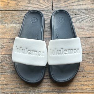 Lululemon Restfeel Slide Ivory/Black (Size 6)